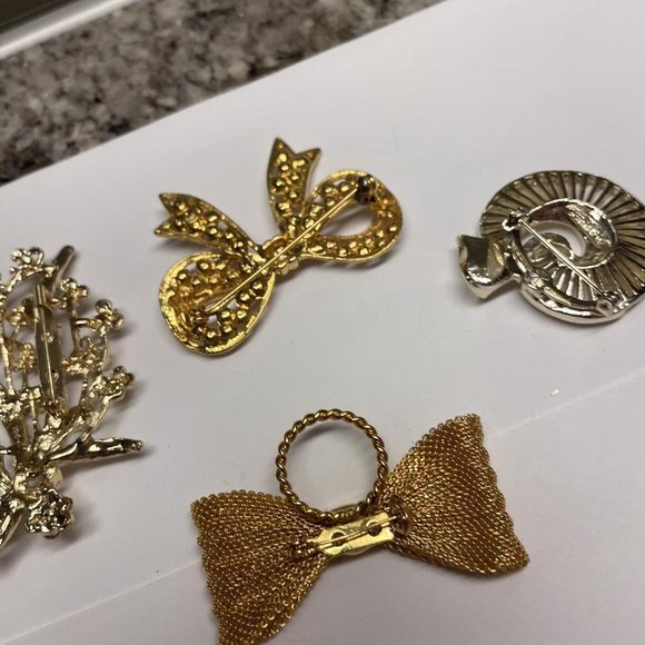 Lot Of 4 Brooch Pins Vintage - Modern Gold Tone / 1 Signed Gerry’s - Picture 4 of 12